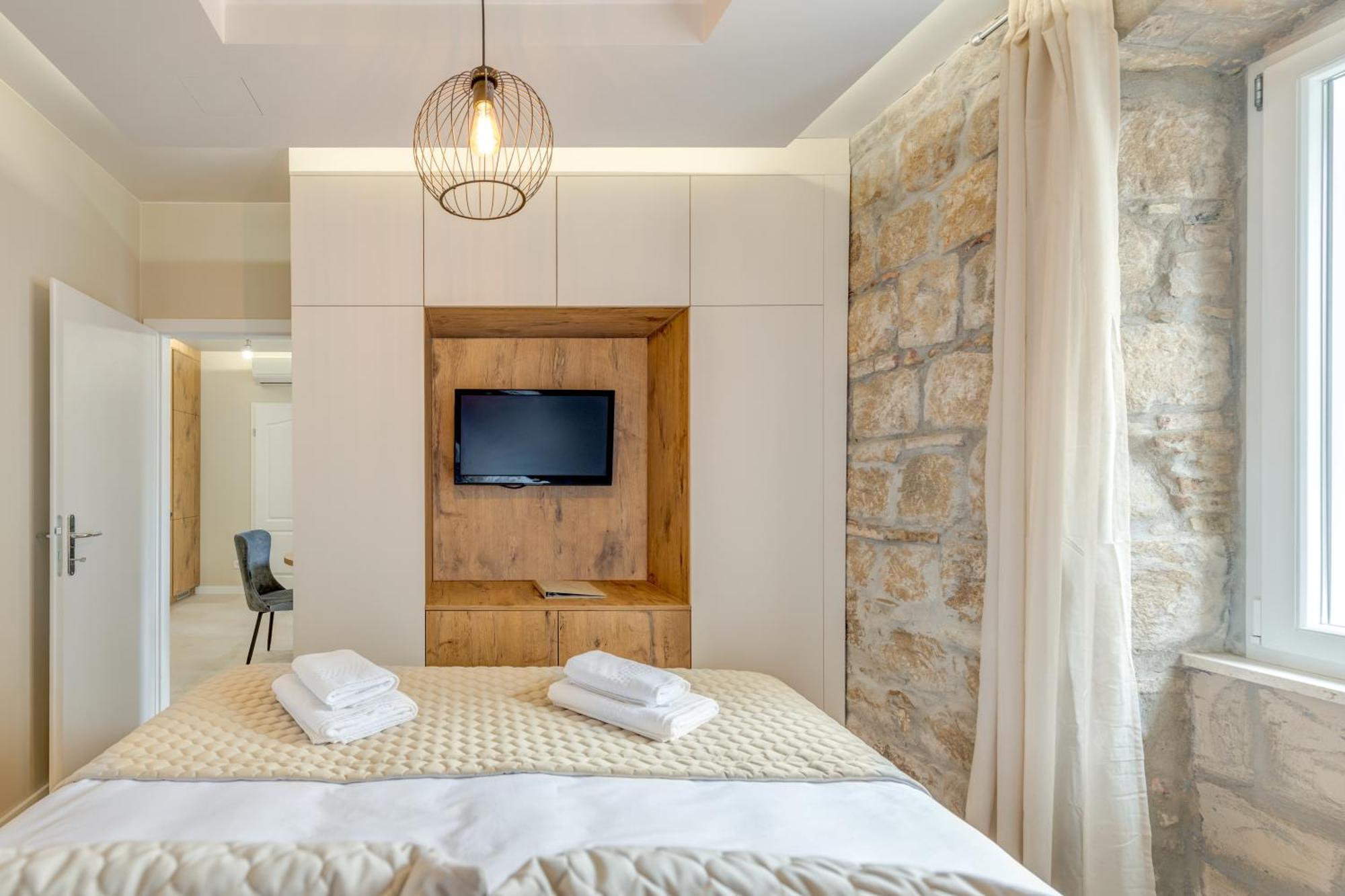 Inmotion Luxury Rooms Split Exterior photo