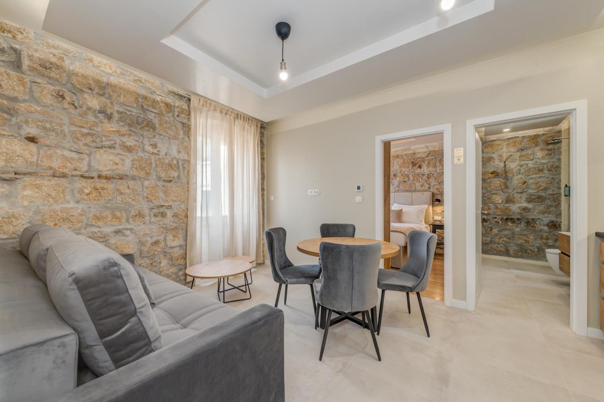 Inmotion Luxury Rooms Split Exterior photo