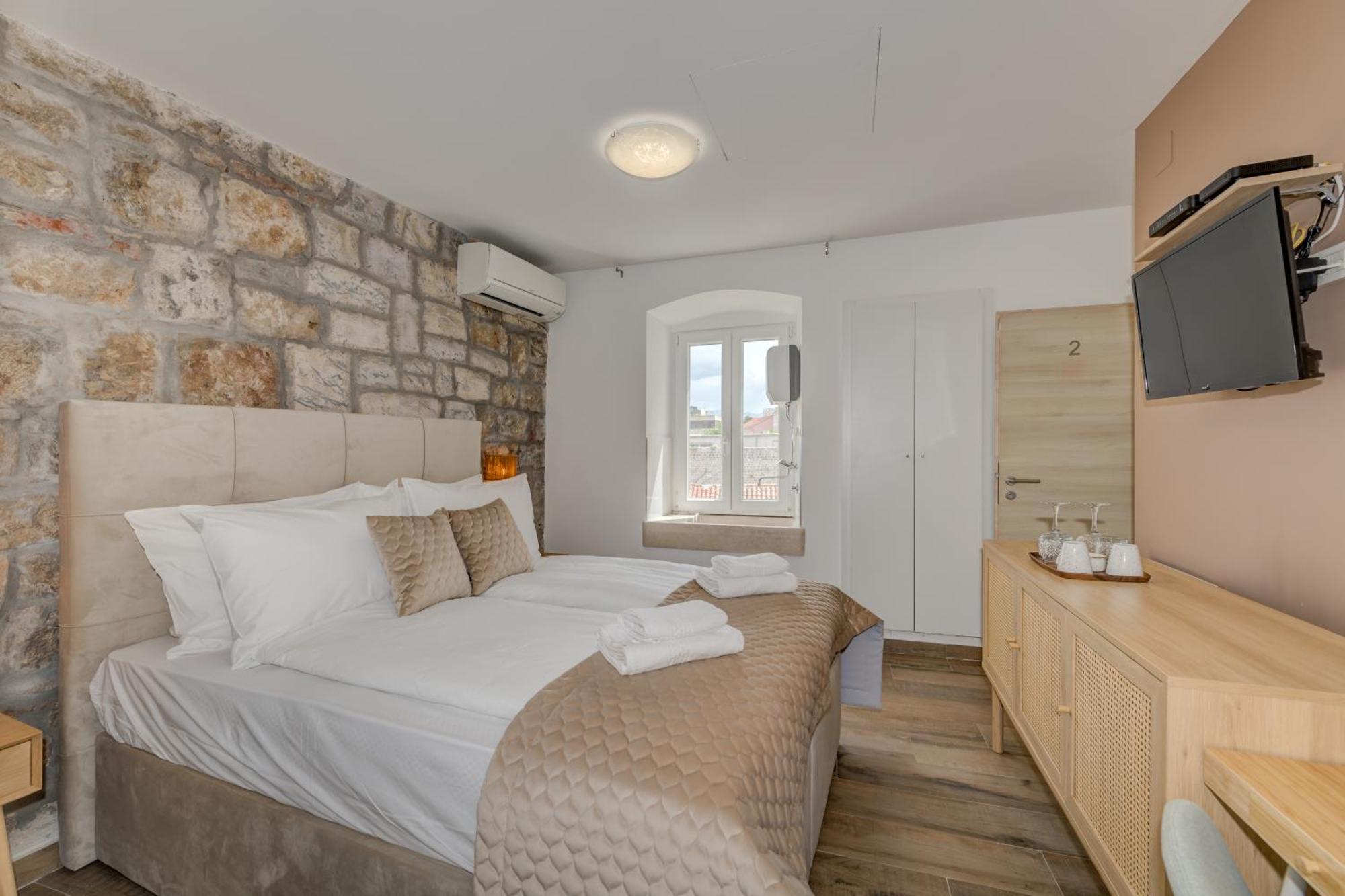 Inmotion Luxury Rooms Split Exterior photo