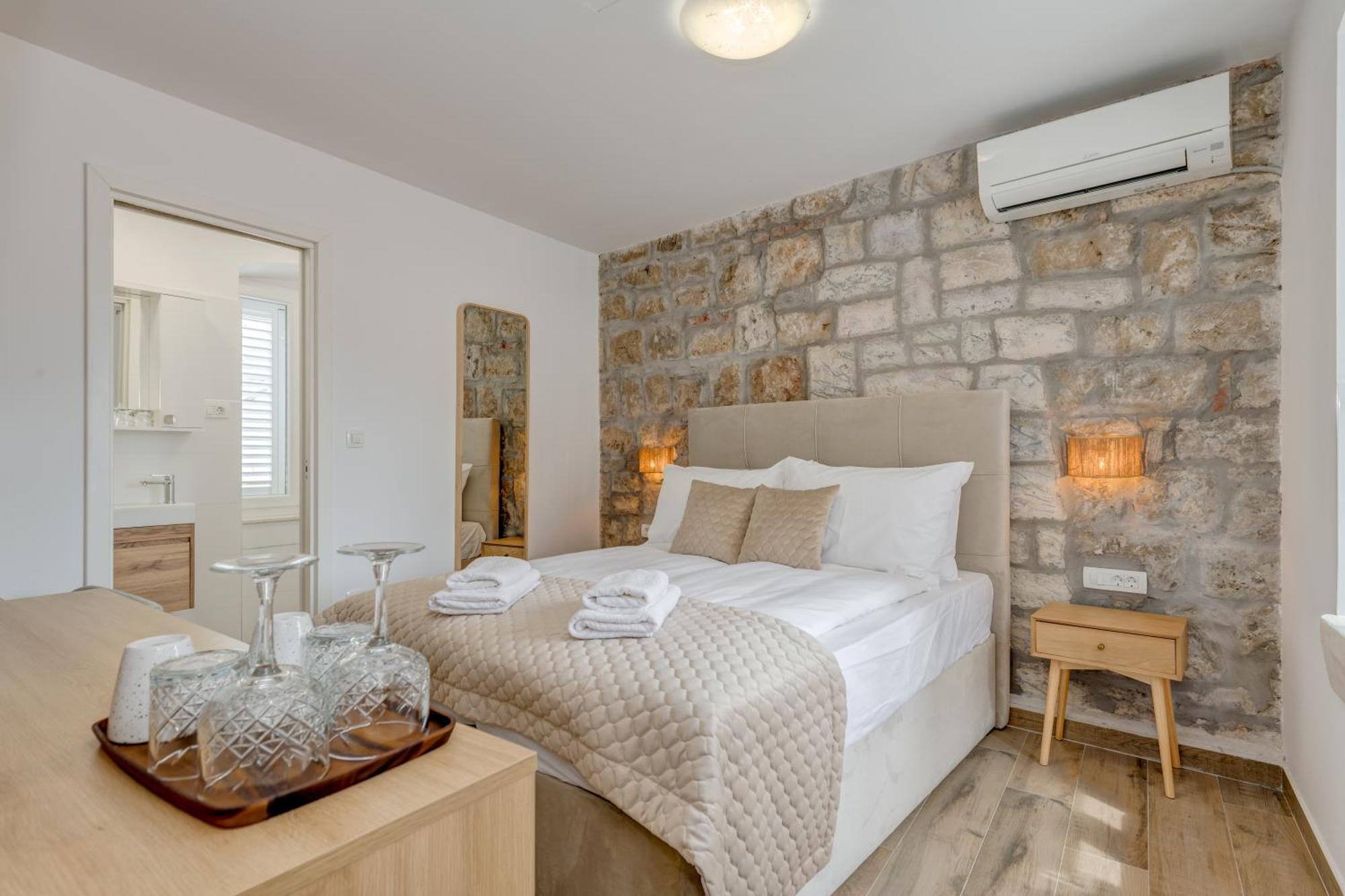 Inmotion Luxury Rooms Split Exterior photo